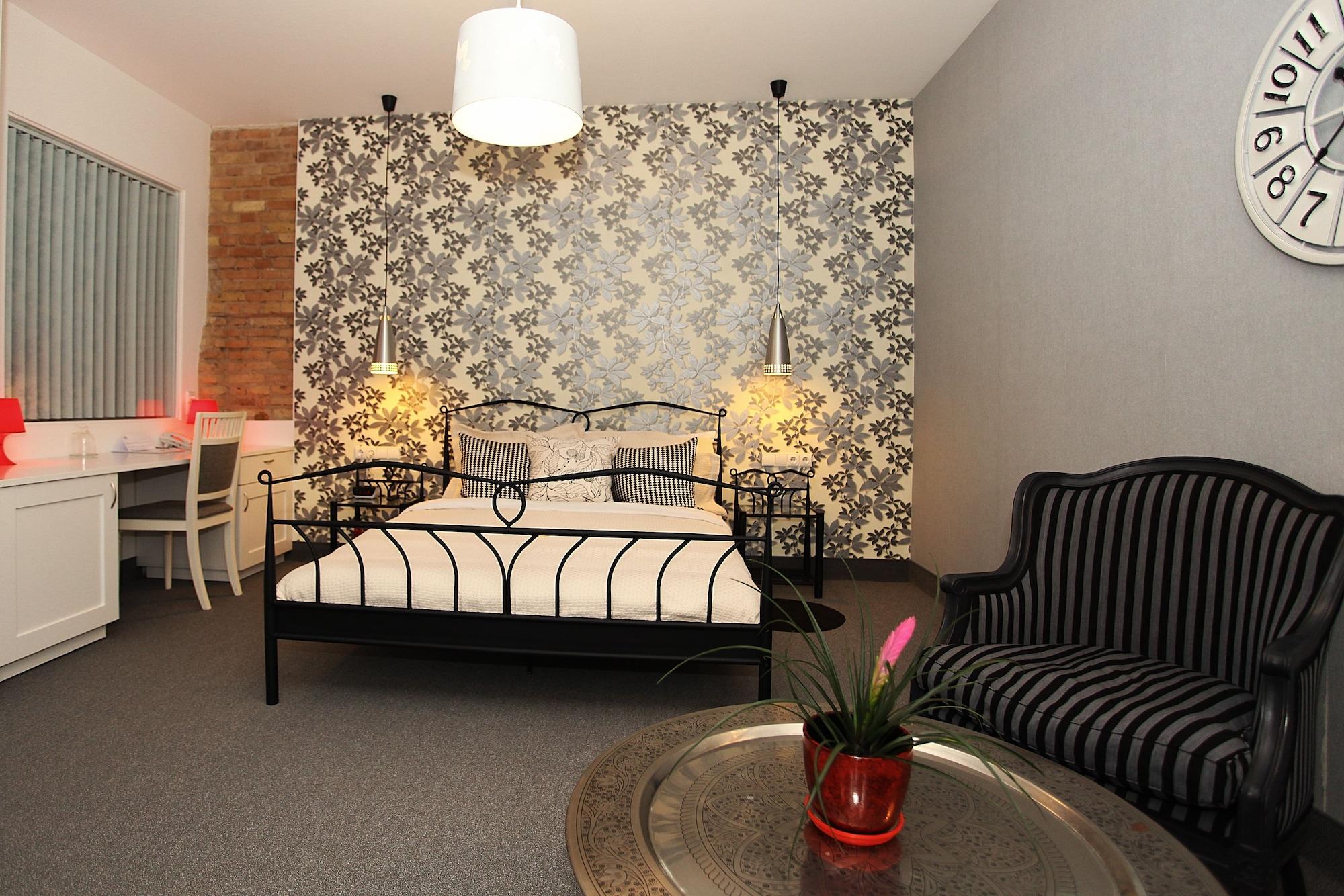 Moon Garden Hotel VNO Buitenkant foto
